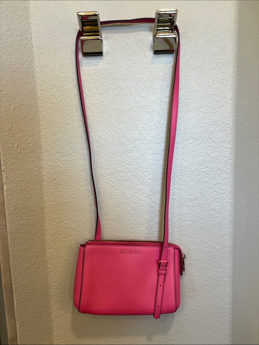 Marc Jacobs Hot Pink Leather Crossbody Bag with Gold Hardware - Picture 2 of 5